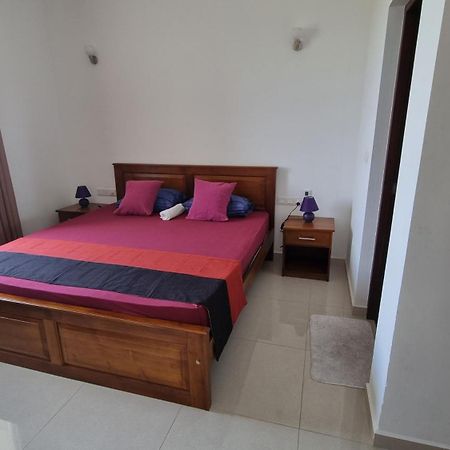 Aqua Vista Apartment Uswetakeiyawa Luaran gambar
