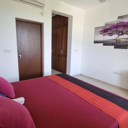 Aqua Vista Apartment Uswetakeiyawa Luaran gambar
