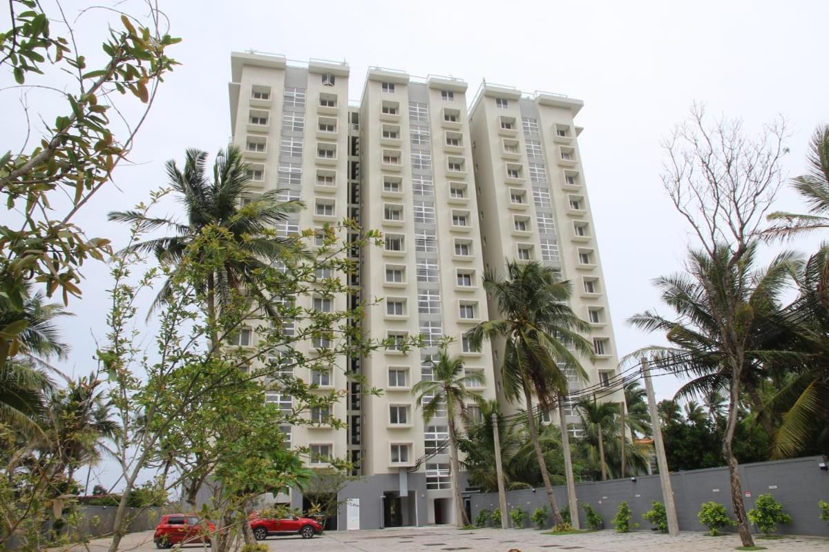 Aqua Vista Apartment Uswetakeiyawa Luaran gambar