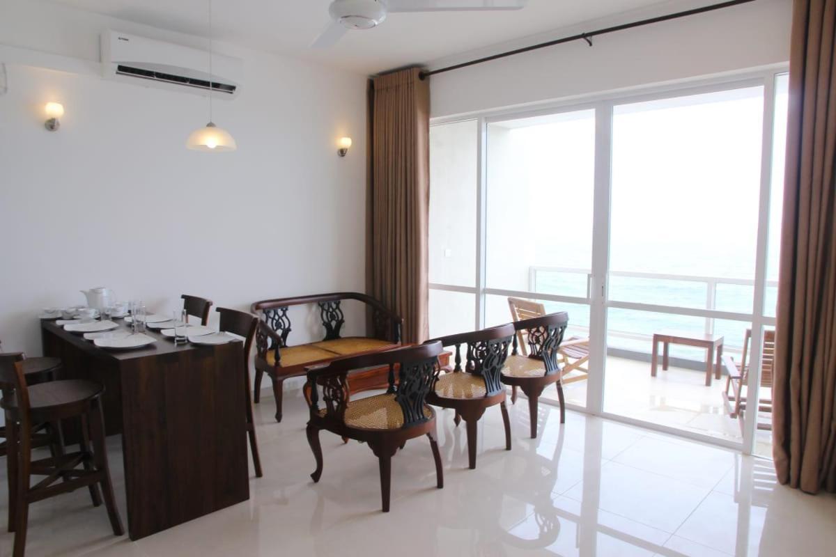 Aqua Vista Apartment Uswetakeiyawa Luaran gambar