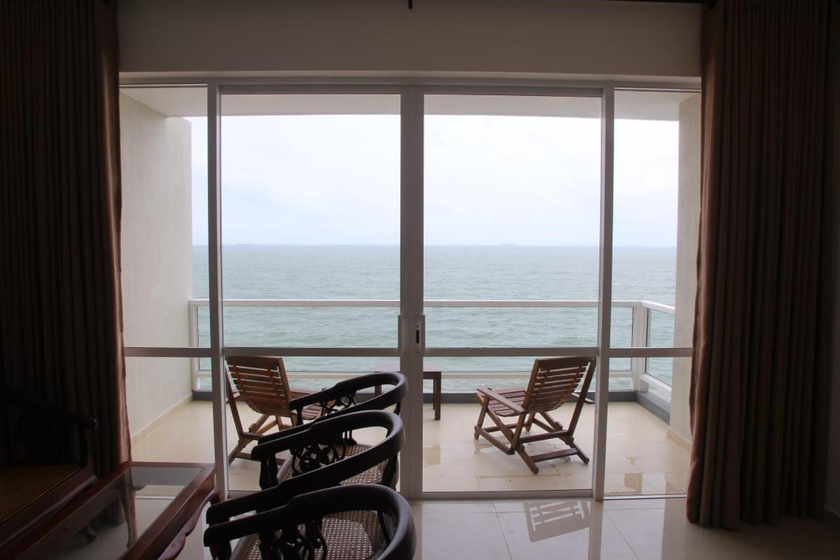 Aqua Vista Apartment Uswetakeiyawa Luaran gambar