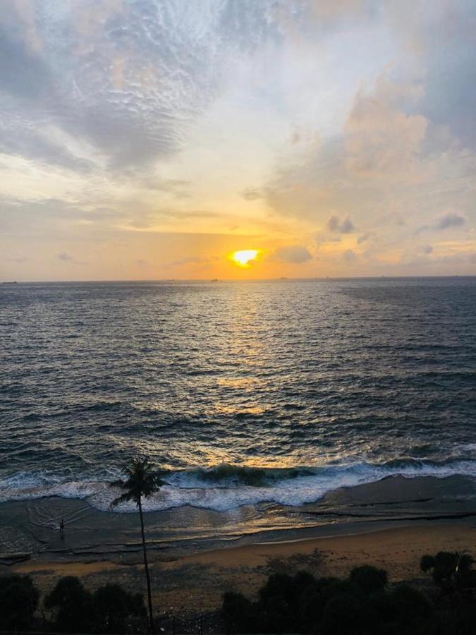 Aqua Vista Apartment Uswetakeiyawa Luaran gambar