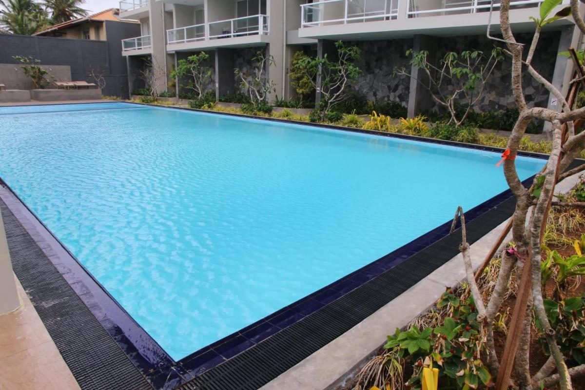 Aqua Vista Apartment Uswetakeiyawa Luaran gambar