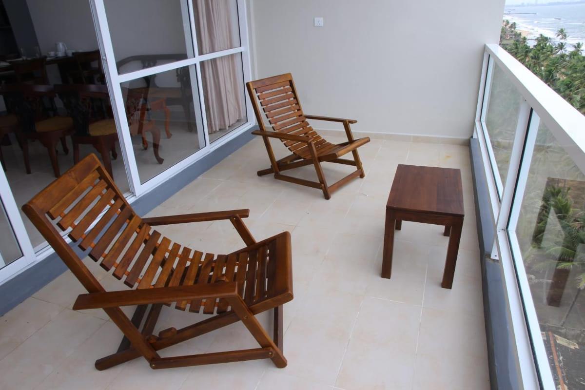 Aqua Vista Apartment Uswetakeiyawa Luaran gambar