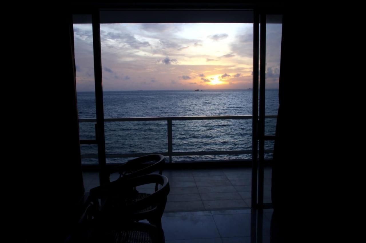 Aqua Vista Apartment Uswetakeiyawa Luaran gambar
