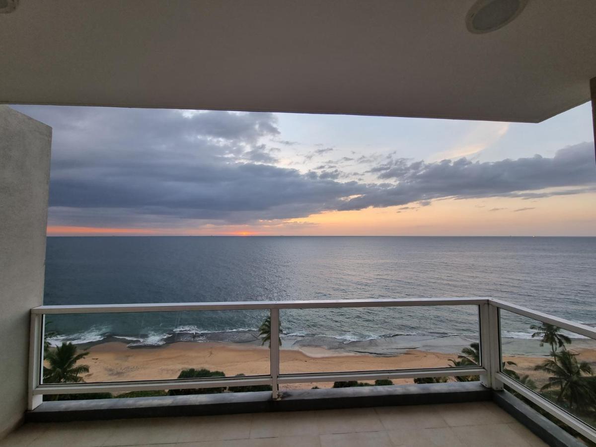 Aqua Vista Apartment Uswetakeiyawa Luaran gambar