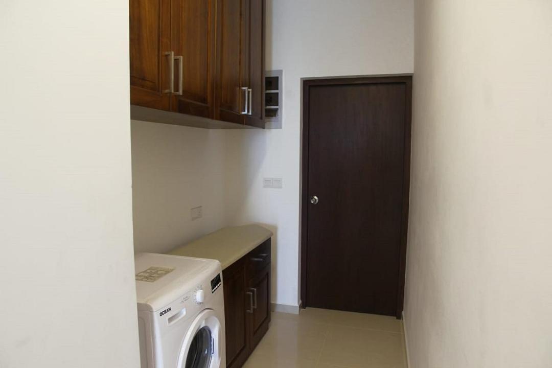 Aqua Vista Apartment Uswetakeiyawa Luaran gambar