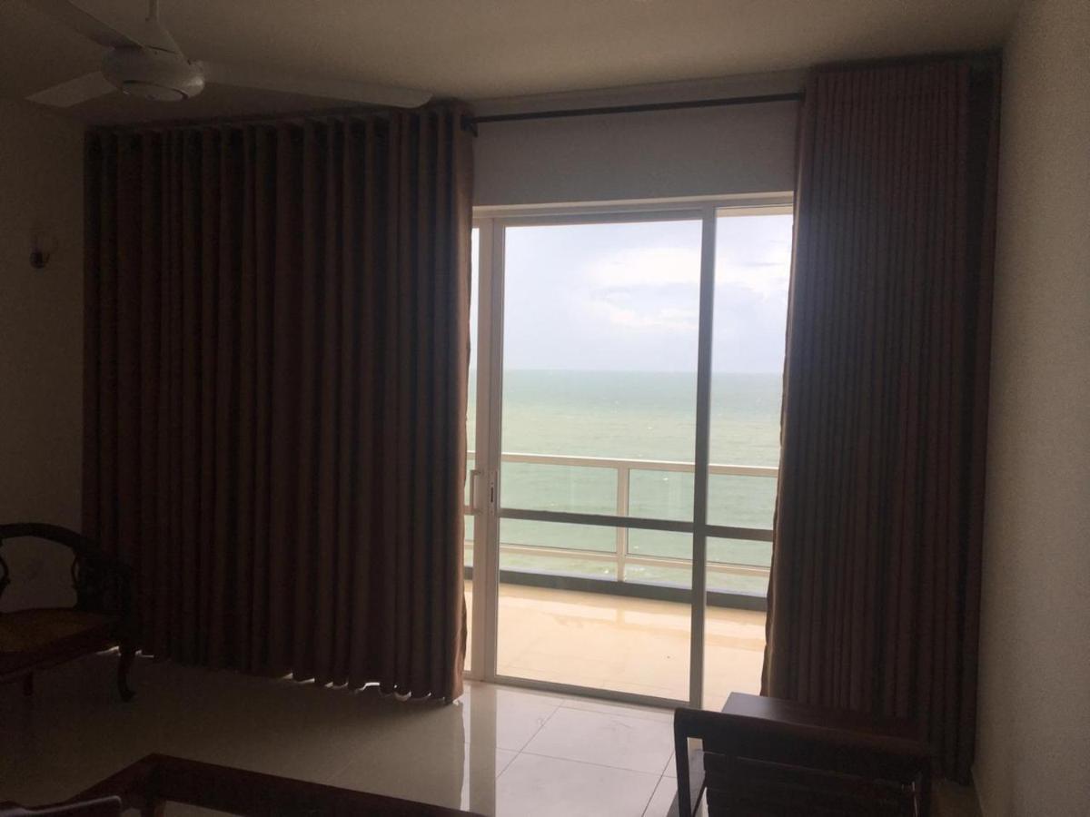 Aqua Vista Apartment Uswetakeiyawa Luaran gambar