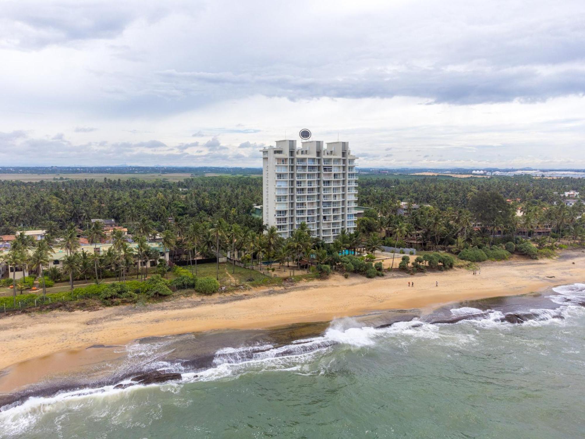 Aqua Vista Apartment Uswetakeiyawa Luaran gambar